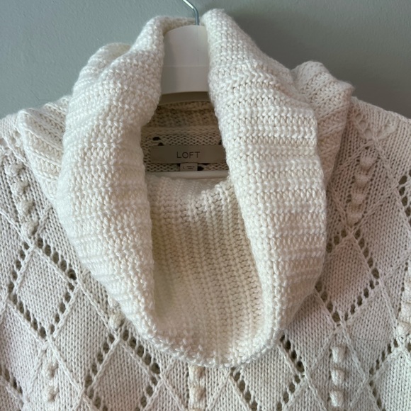 NWT NEW LOFT Cowlneck Crop Sweater Size L Cream, Off-White color, Cozy soft feel - Picture 3 of 10